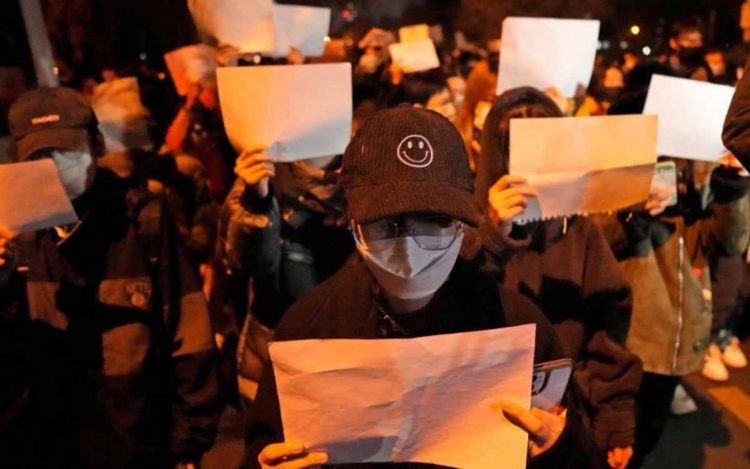 En la imagen se ven las protestas en China que provocaron la caida del precio del petroleo