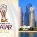 Vemos dos imagenes: una del logo oficial del mundial fifa 2022 y otra de la ciudad de Qatar, que ilustran el poder de la economía de Qatar para organizar un evento deportivo de tal magnitud.