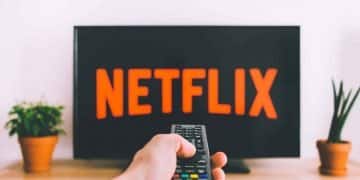 Vemos una imagen de un tele con netflix de fondo, en referencia al fracaso de su nuevo plan de suscripción.