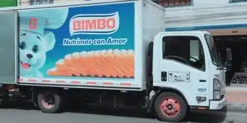 En la imagen se ve uno de los camiones de Bimbo para ejemplificar su organigrama