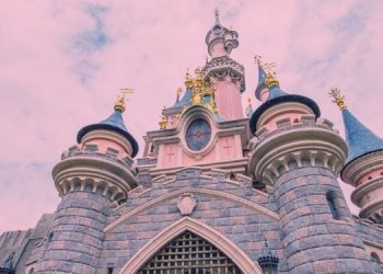 En la imagen se ve el castillo de The Walt Disney Company