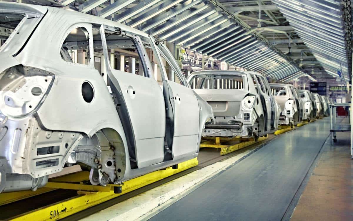En la imagen se ve la producción de autos