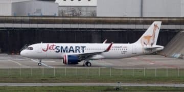 En la imagen se ve un avion de jetsmart