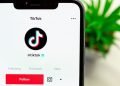 En la imagen se ve a tiktok, la red social china.