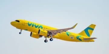 En la imagen se ve un avión de viva air