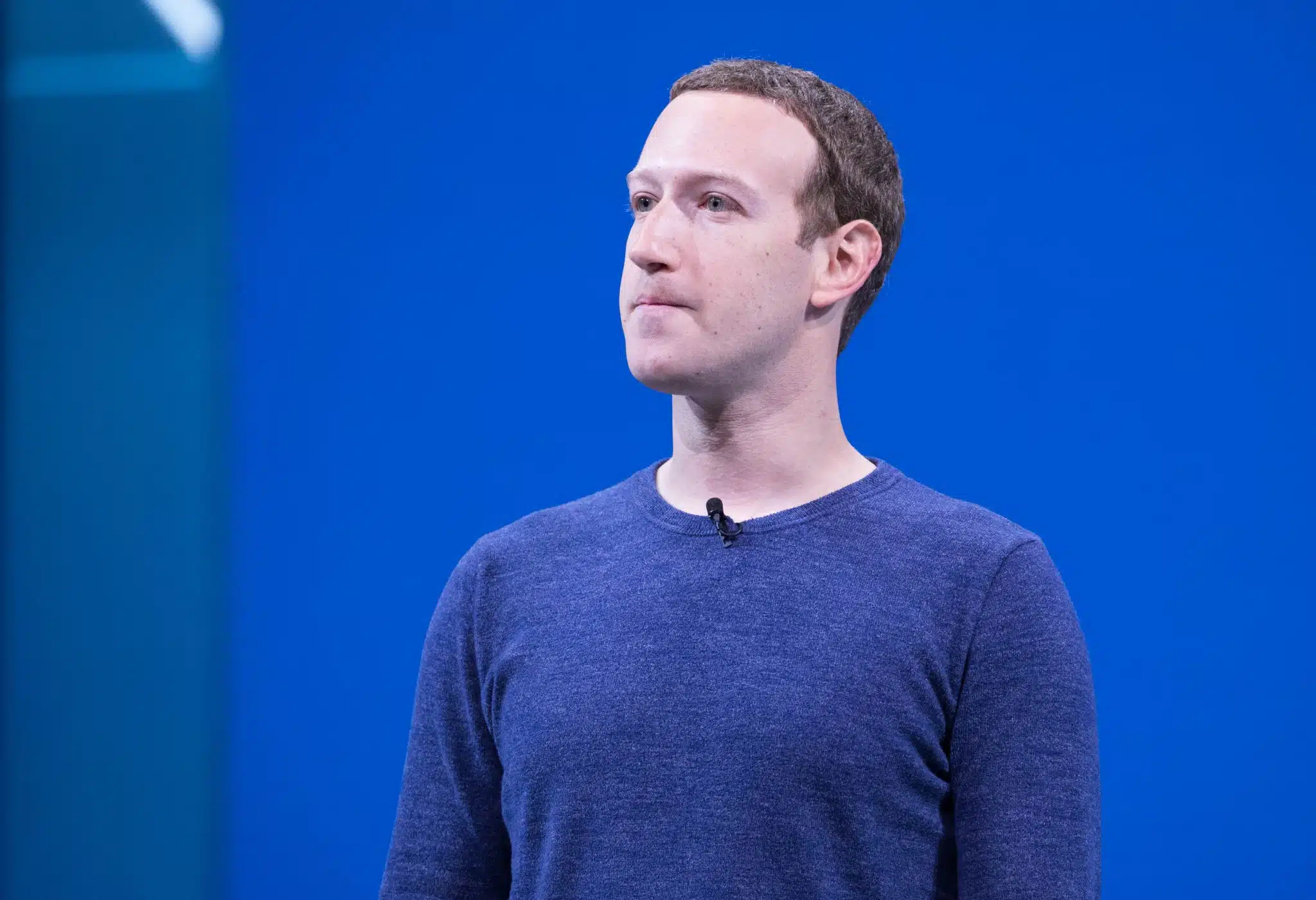 Imagen de Mark Zuckerberg, fundador de Facebook y uno de los empresarios conocidos por sus frases de millonarios motivadoras para emprenededores y líderes. 