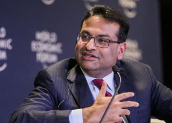 En la imagen se ve al director ejecutivo de starbucks