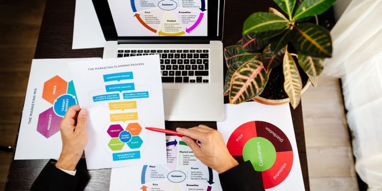 Persona realizando trabajo para empresa de investigación de mercados.