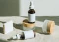 Vemos una imagen de diferentes tipos de cosméticos, en referencia a cómo emprender un negocio de cosméticos.