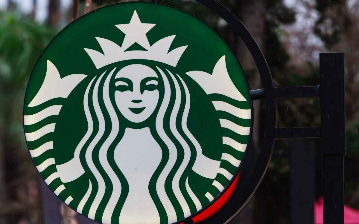Vemos una imagen de la marca "Starbucks", una de las franquicias de café de México.