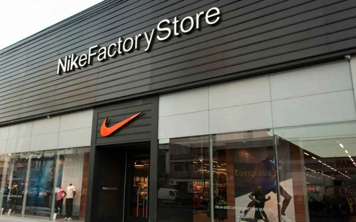 Vemos una imagen de una tienda Nike.