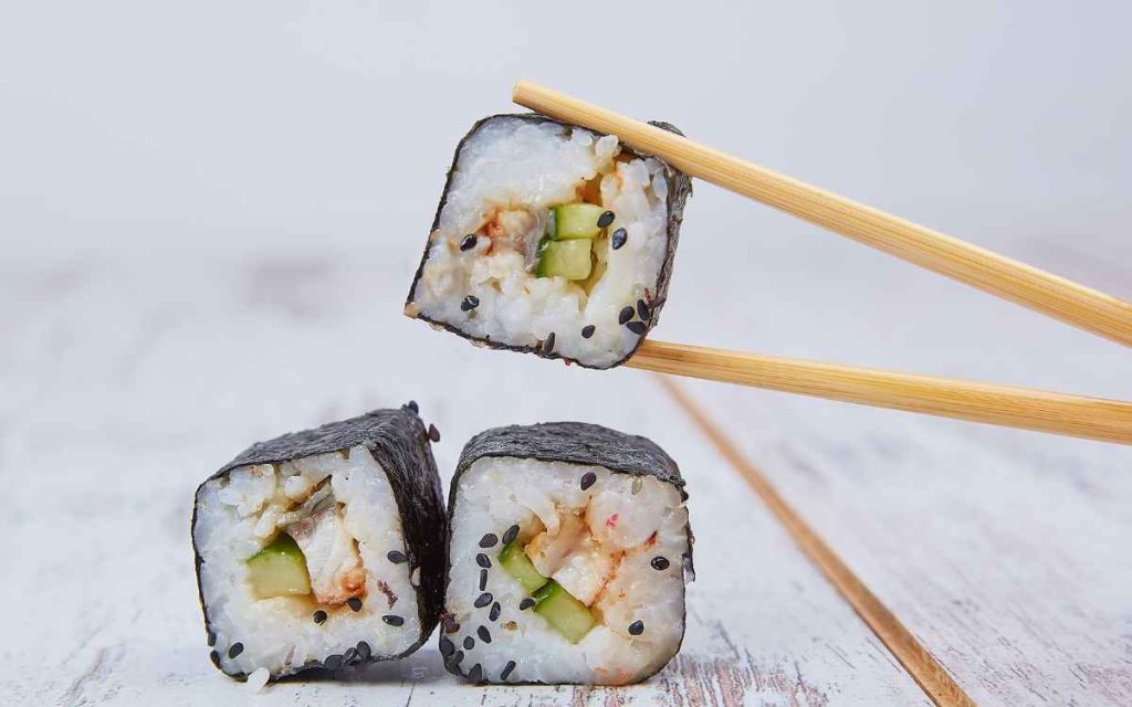 Vemos una imagen de la variedad de sushi maki. 