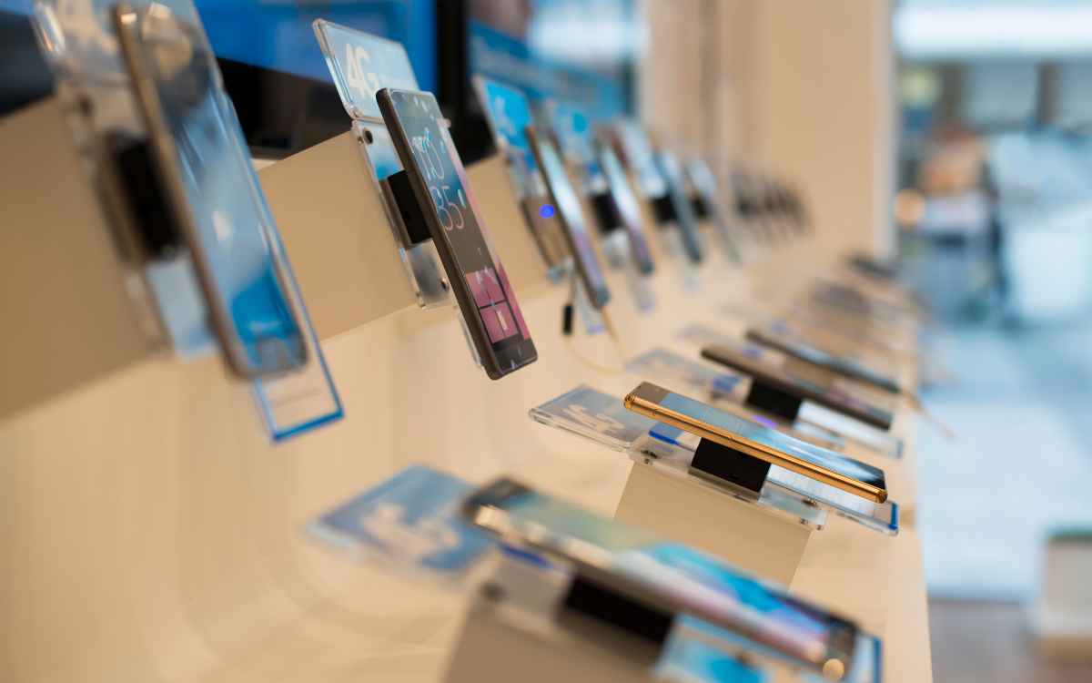Vemos una imagen de los productos de Samsung en una de sus tiendas, en relación con la división productiva de su organigrama.